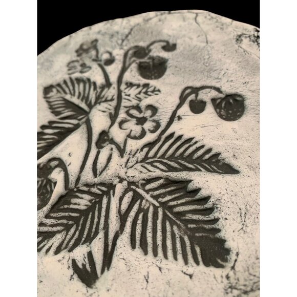 Stan Langtwait Shapes Of Clay Round Wall Plaque Strawberries Flower Ash Signed - Picture 3 of 6